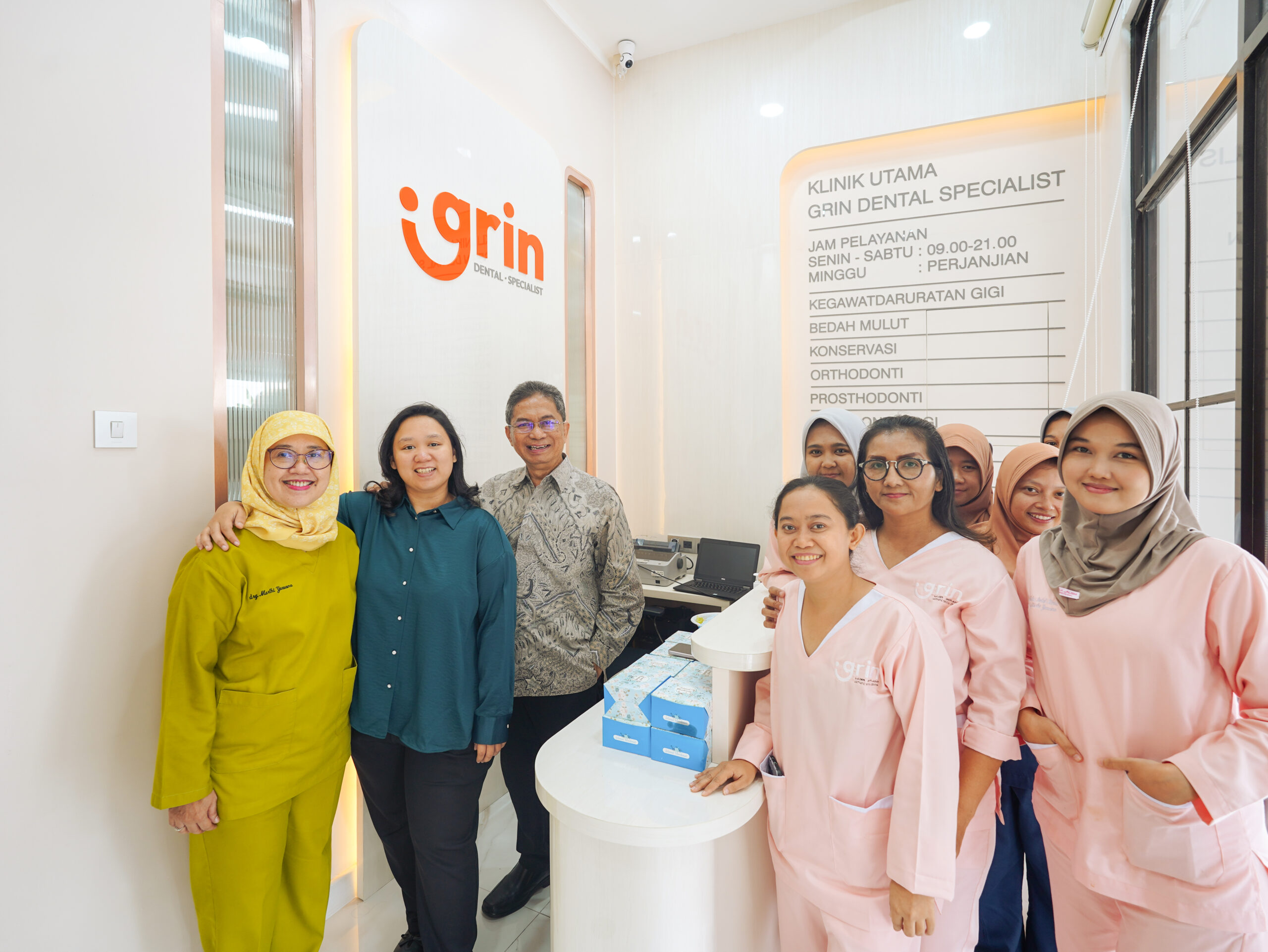 GRIN-DENTAL-SPECIALIST-TEAM-sc
